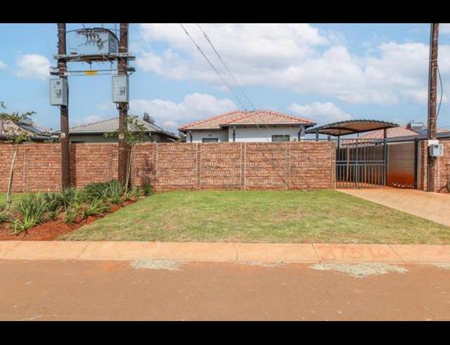 3 BEDROOM HOUSE FOR SALE IN PROTEA GLEN EXT